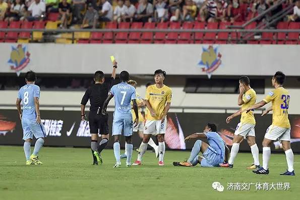  朗斯主场照明故障比赛中断半小时  